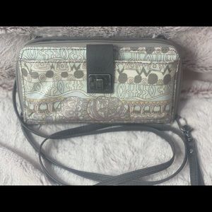 Sak roots wallet/phone carrier